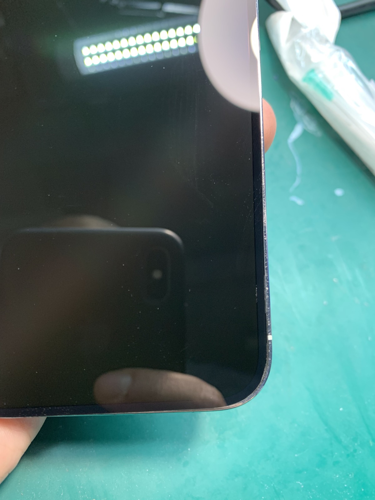 Дисплей iPhone 14 Pro black, з рамкою, Original (REF UA) з незначним дефектом